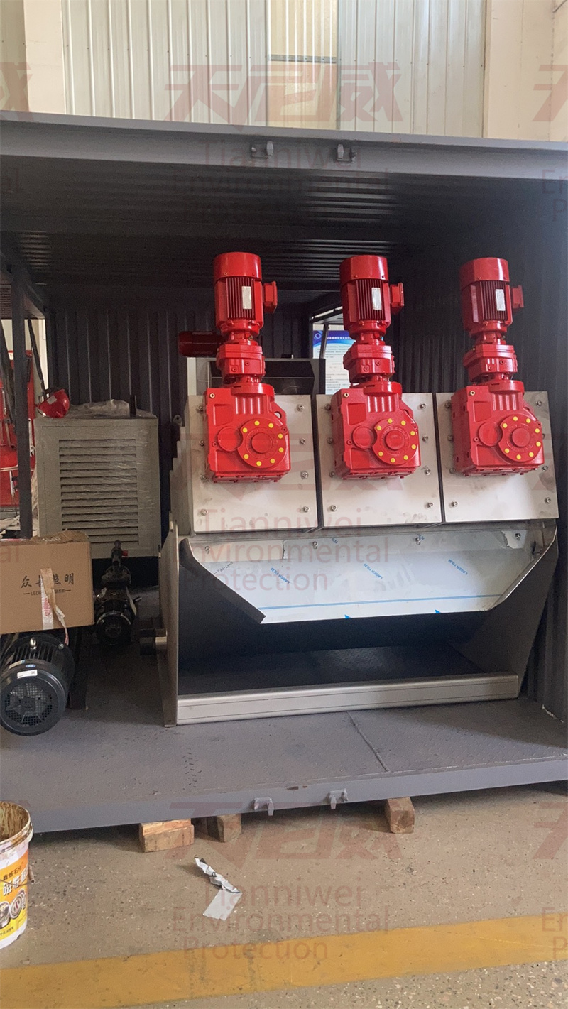 移動(dòng)污泥脫水車，重塑河道清淤新生態(tài)！